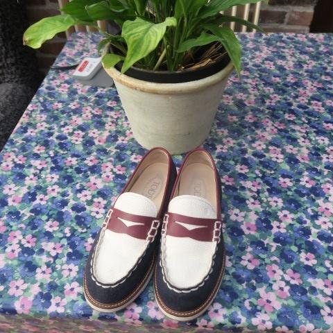 Loafers leder blauw rood wit Tod's mt 38,5, Schoenen met lage hakken, Overige kleuren, Ophalen of Verzenden, Zo goed als nieuw