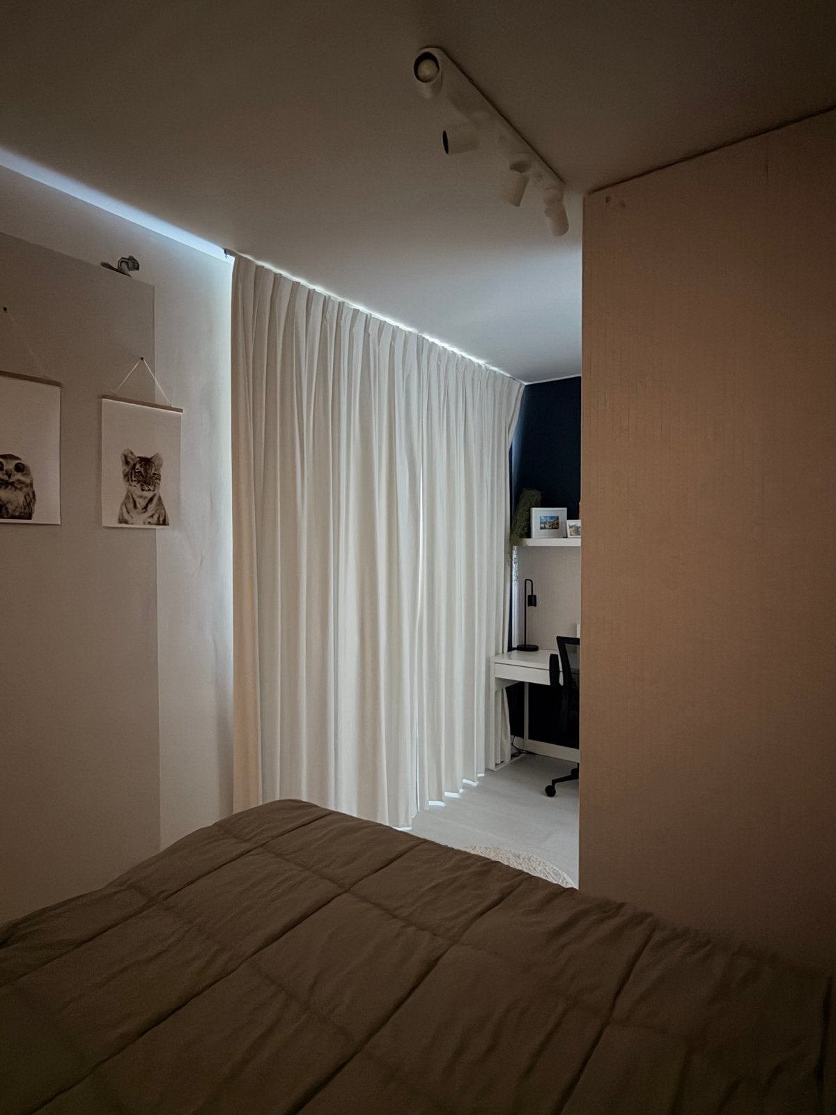 Witte verduisterende gordijnen - Zo goed als nieuw, Huis en Inrichting, Overige merken, 256 cm, Verduisterend, Wit