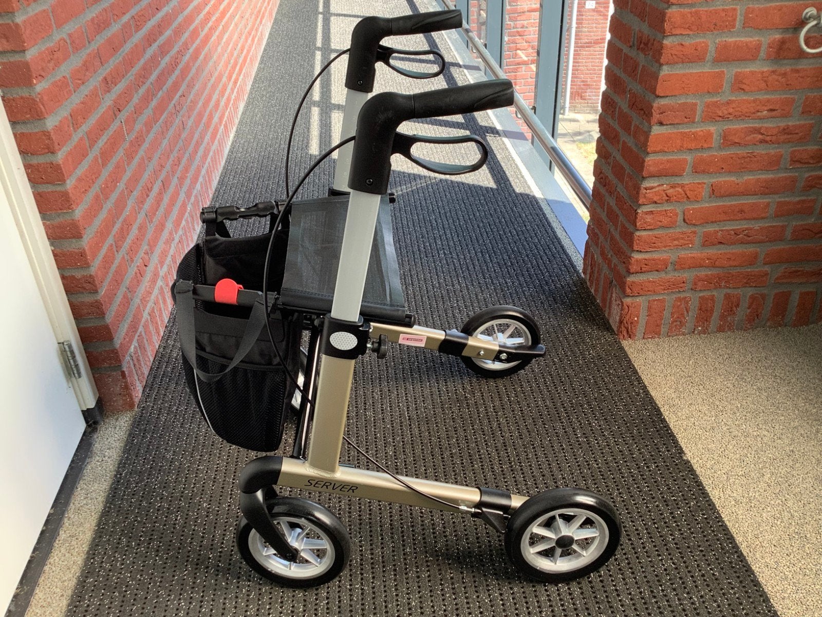 Rollator Server Comfort lichtgewicht hulpmiddel maat M Nieuw, Ophalen, Opvouwbaar, Nieuw