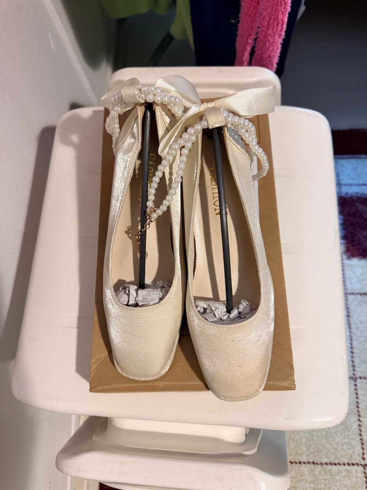 Elegante Crèmekleurige Ballerina's met Parelbandjes, Kleding | Dames, Ophalen of Verzenden, Nieuw, Beige, Ballerina's