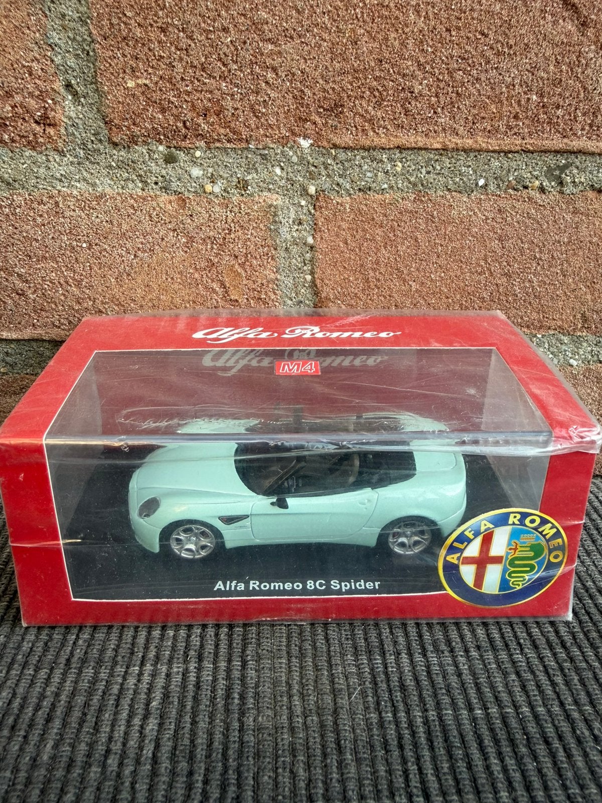 1:43 M4 Alfa Romeo 8C spider **NIEUW** ….. 25,-, Ophalen of Verzenden, Zo goed als nieuw, Auto, Overige merken