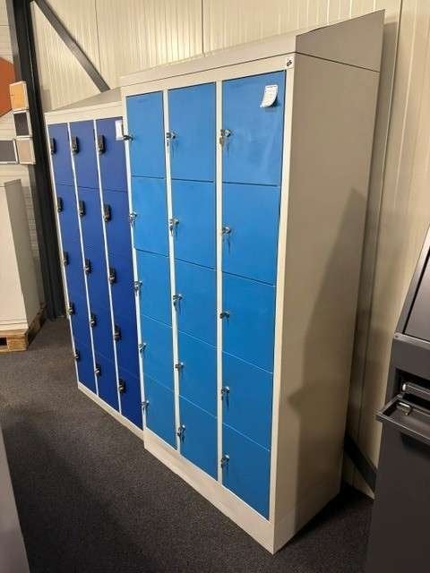 Lockerkast 15 deurs lichtgrijs met blauwe deuren, Niet ingevuld, Gebruikt, Niet ingevuld, Ophalen of Verzenden