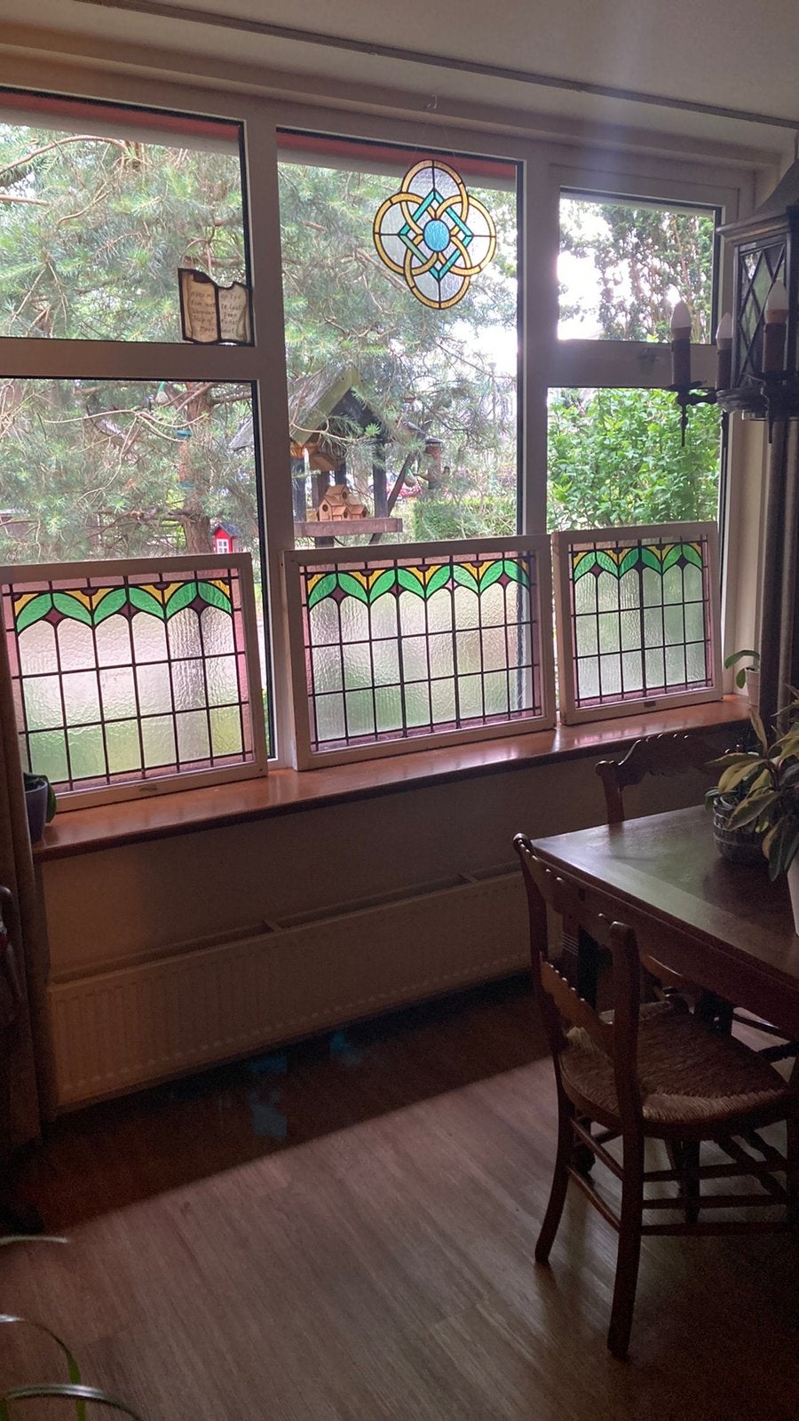 Drie antieke glas in lood ramen in kathedraal glas, Ophalen