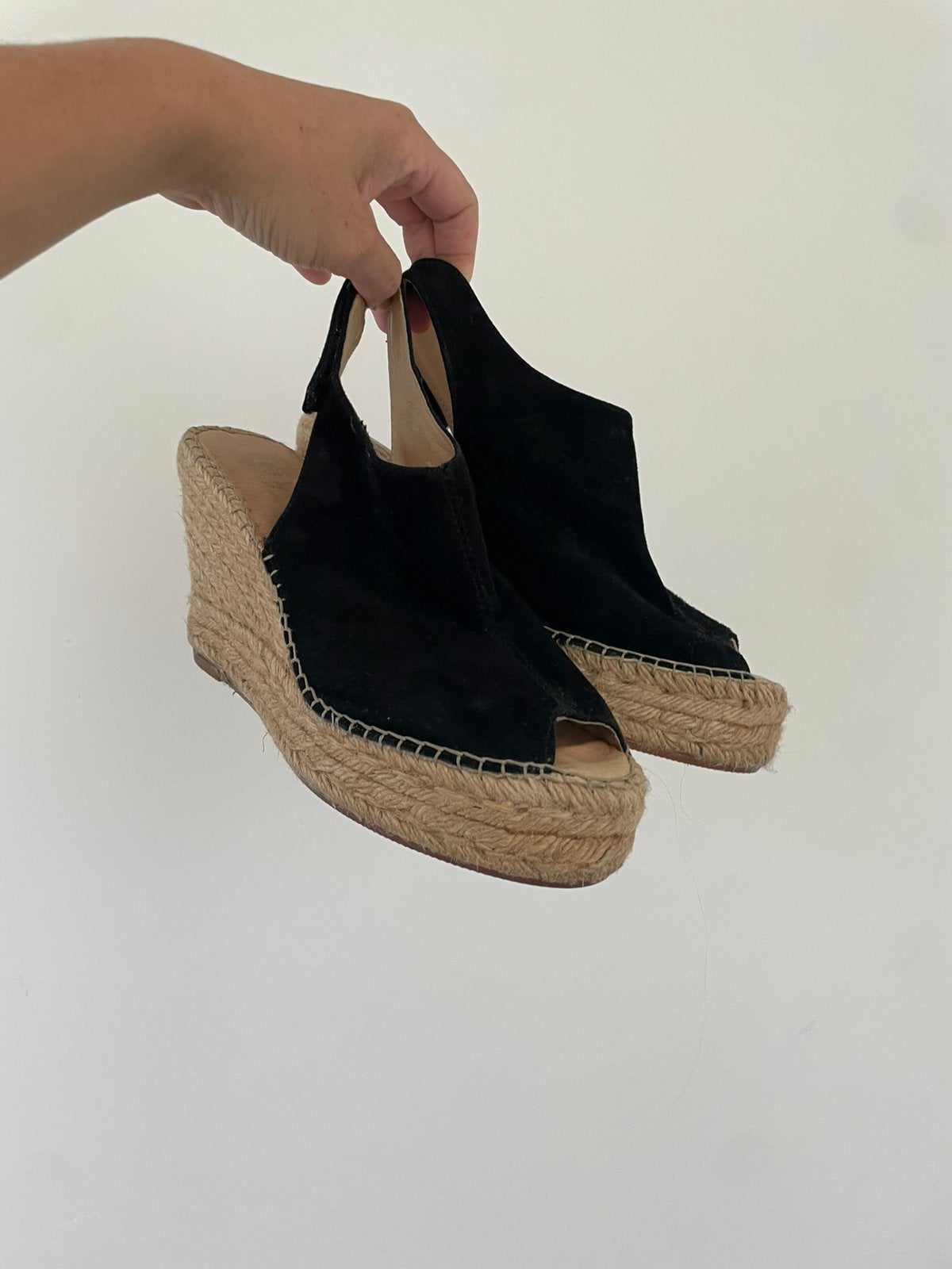 Zwarte suede sleehak, Verzenden, Zwart, Zo goed als nieuw, Schoenen met hoge hakken