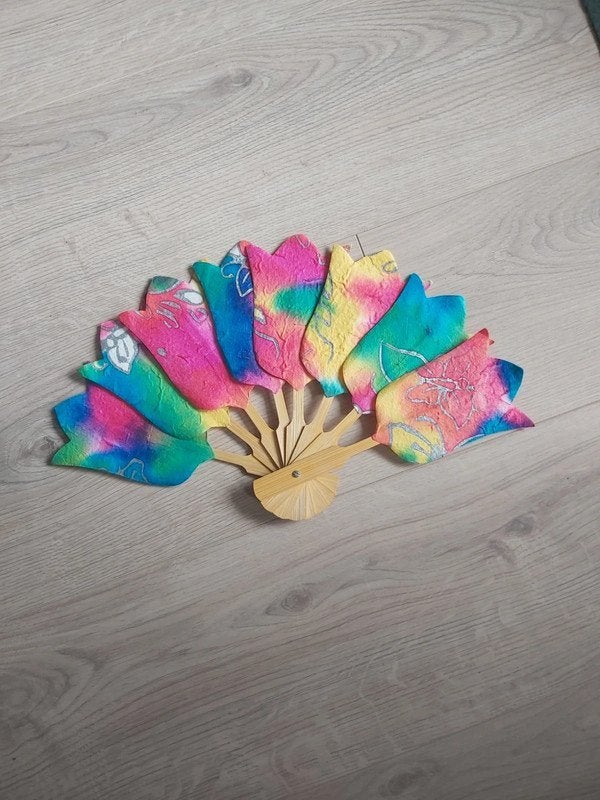 Regenboog waaier, Ophalen of Verzenden, Zo goed als nieuw