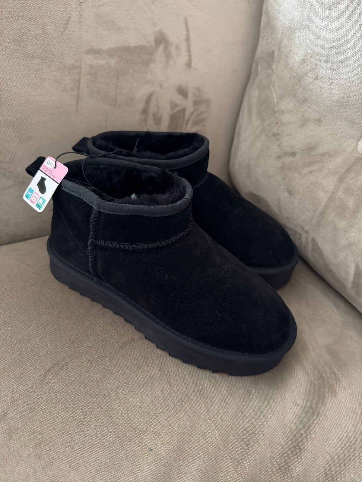 Zwarte suède boots met lamswollen voering - Maat 40/41, Ophalen of Verzenden, Nieuw, Zwart, Lage of Enkellaarzen