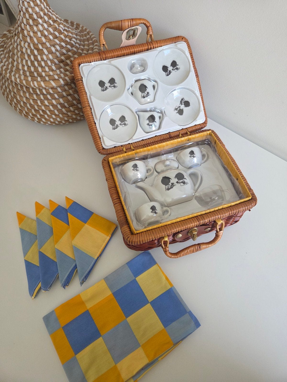 Vintage Picknickmand met Servies en Servetten Jip & Janneke., Ophalen of Verzenden, Gebruikt, Jongen of Meisje