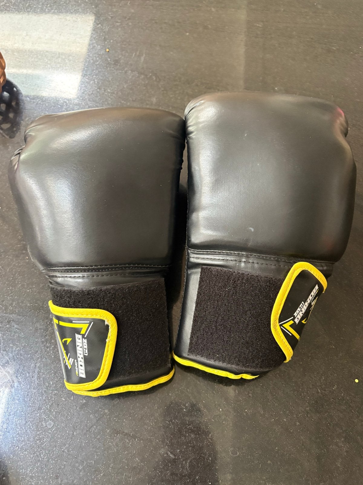 Avento bokshandschoenen 14 Oz, Sport en Fitness, Boksen, Ophalen, Zo goed als nieuw, Bokshandschoenen