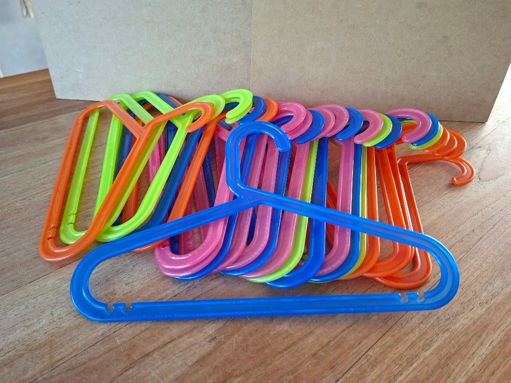 24 kinder kledinghangers IKEA BAGIS, Ophalen, Zo goed als nieuw
