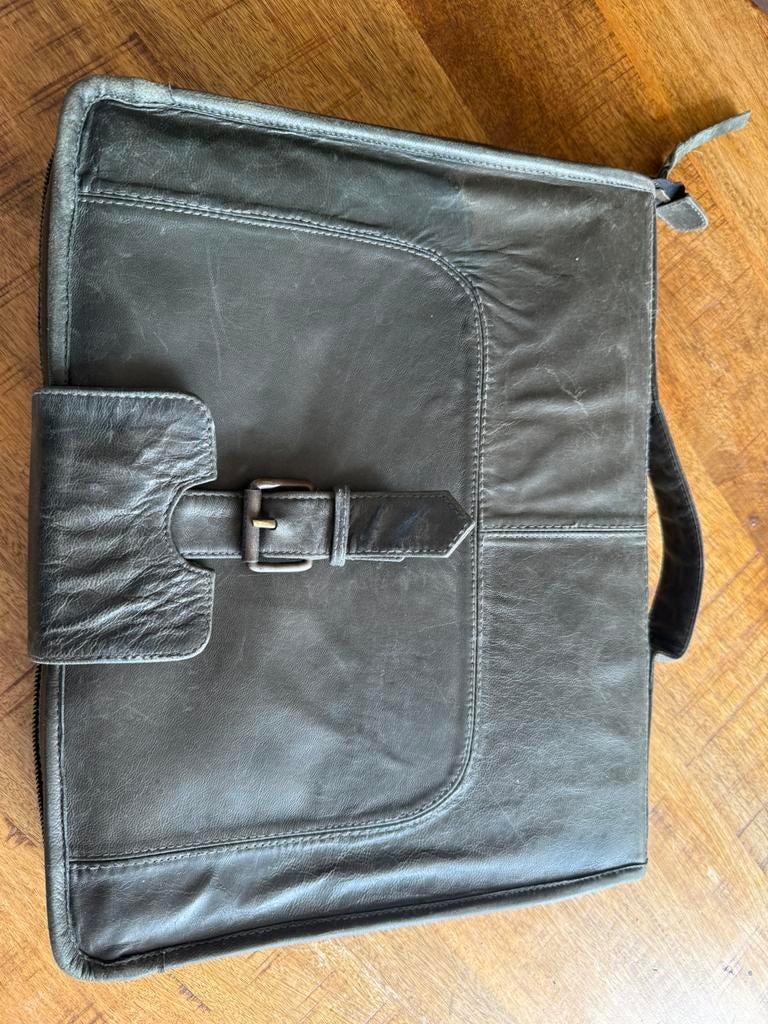 Leren laptoptas, Computers en Software, Laptoptassen, Ophalen, 17 inch of meer, Zo goed als nieuw, Aktetas