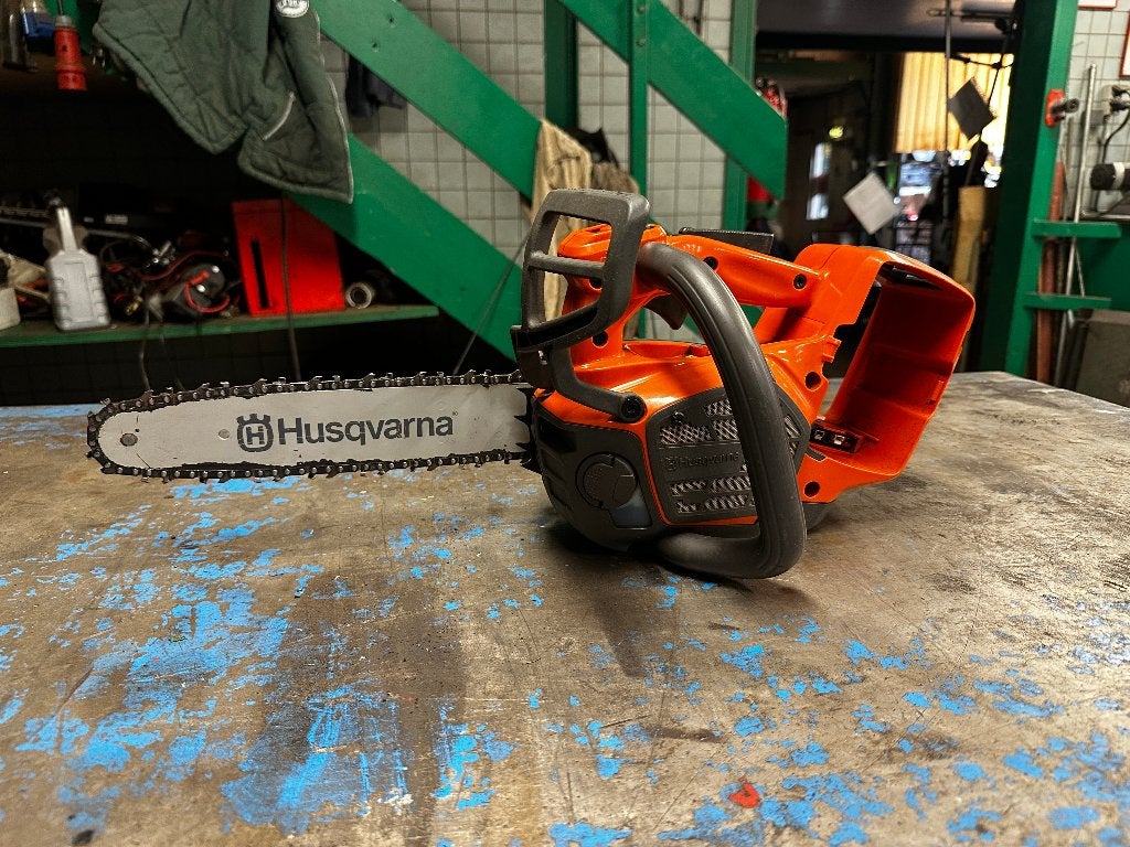 Husqvarna T540i XP Accu Kettingzaag – 30 cm Zaagblad 1.8kw, 70 mm of meer, Kettingzaag, Ophalen of Verzenden, Zo goed als nieuw