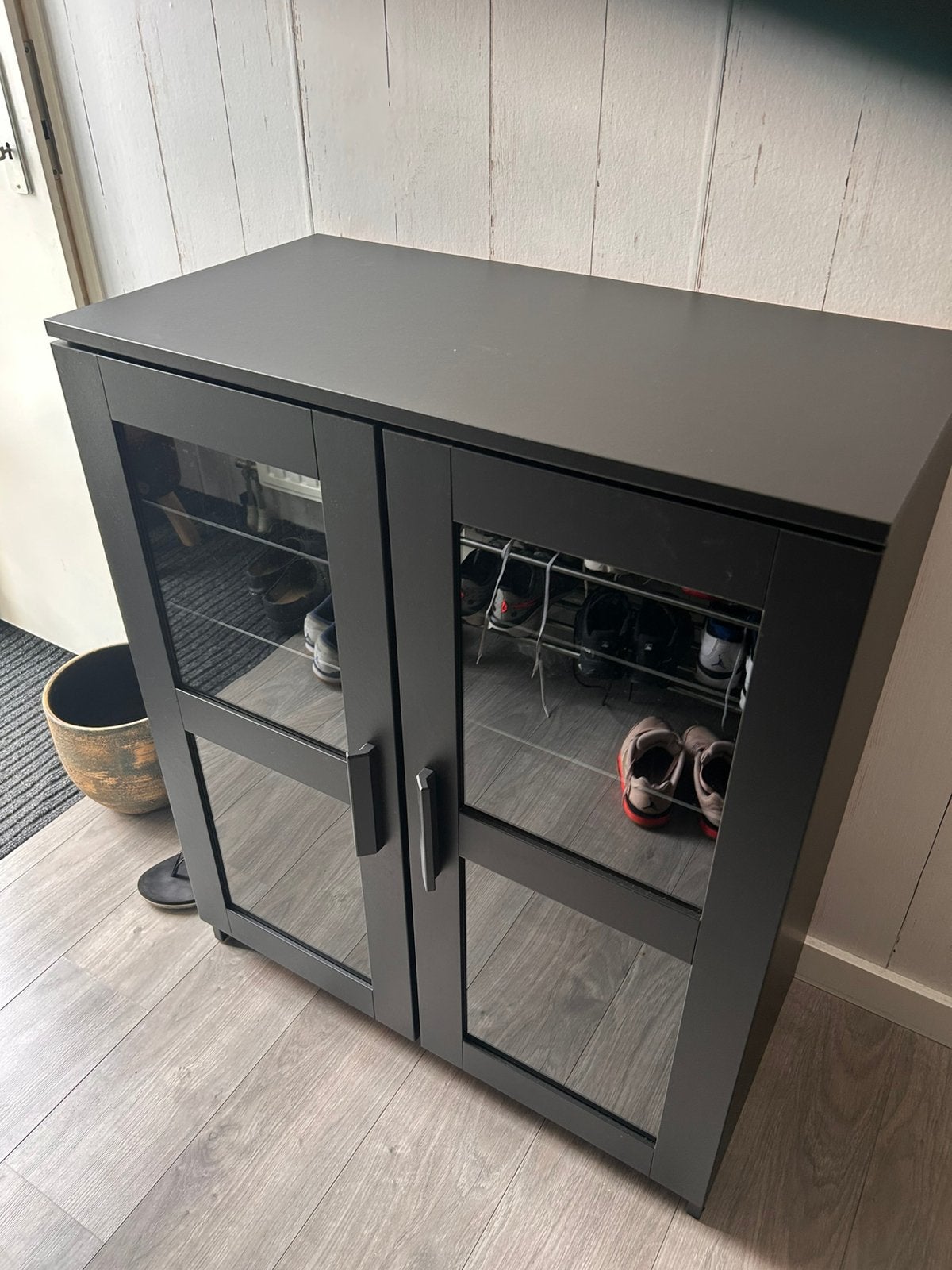 IKEA Brimnes kast met glazen deuren - z.g.a.n., Ophalen, 50 tot 100 cm, Minder dan 100 cm, 25 tot 50 cm