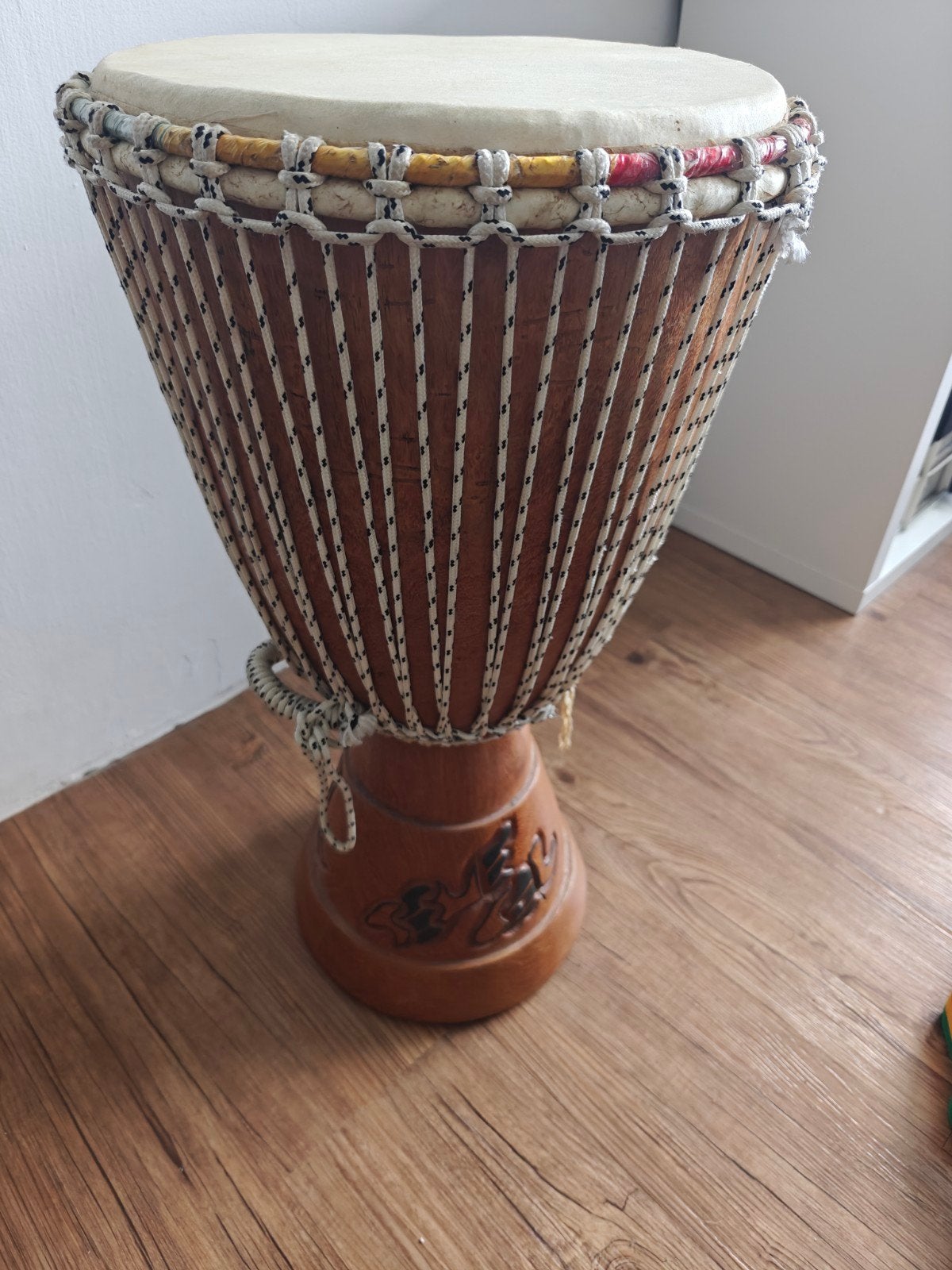 Djembe met draagtas - 33cm doorsnee, 63cm hoogte, Ophalen, Overige merken