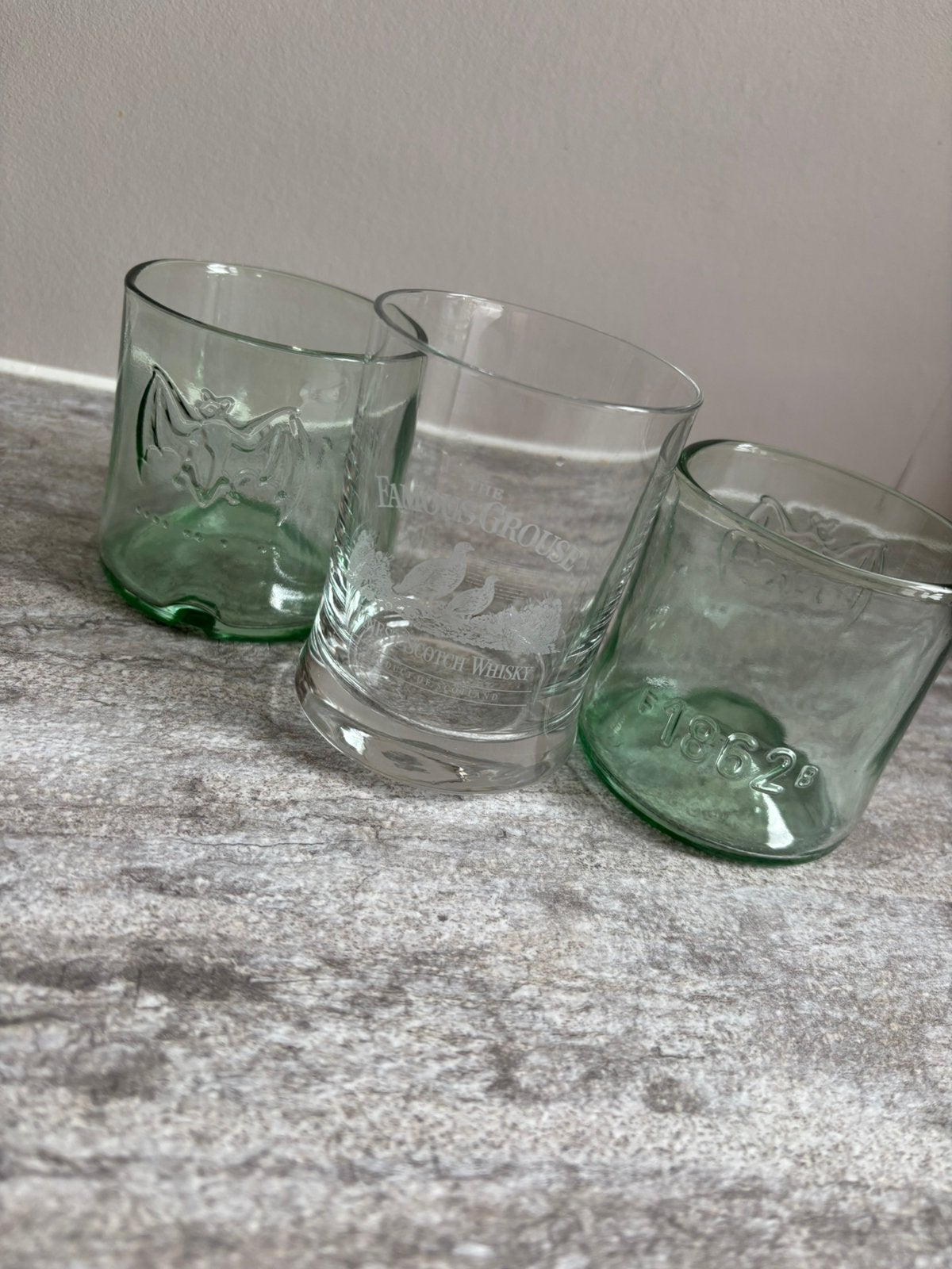 2 bacardi glazen en 1 famous grouse glas, Ophalen