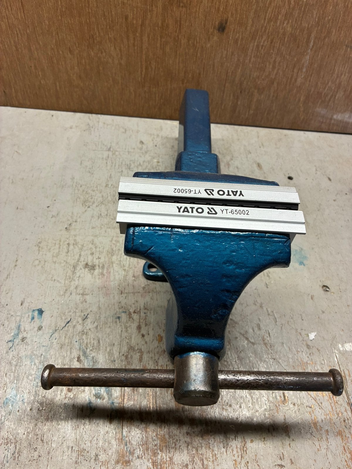 Bankschroef heuer 110 met 1 set aluminium magneet bekken, Ophalen of Verzenden, Gebruikt, Bankschroef