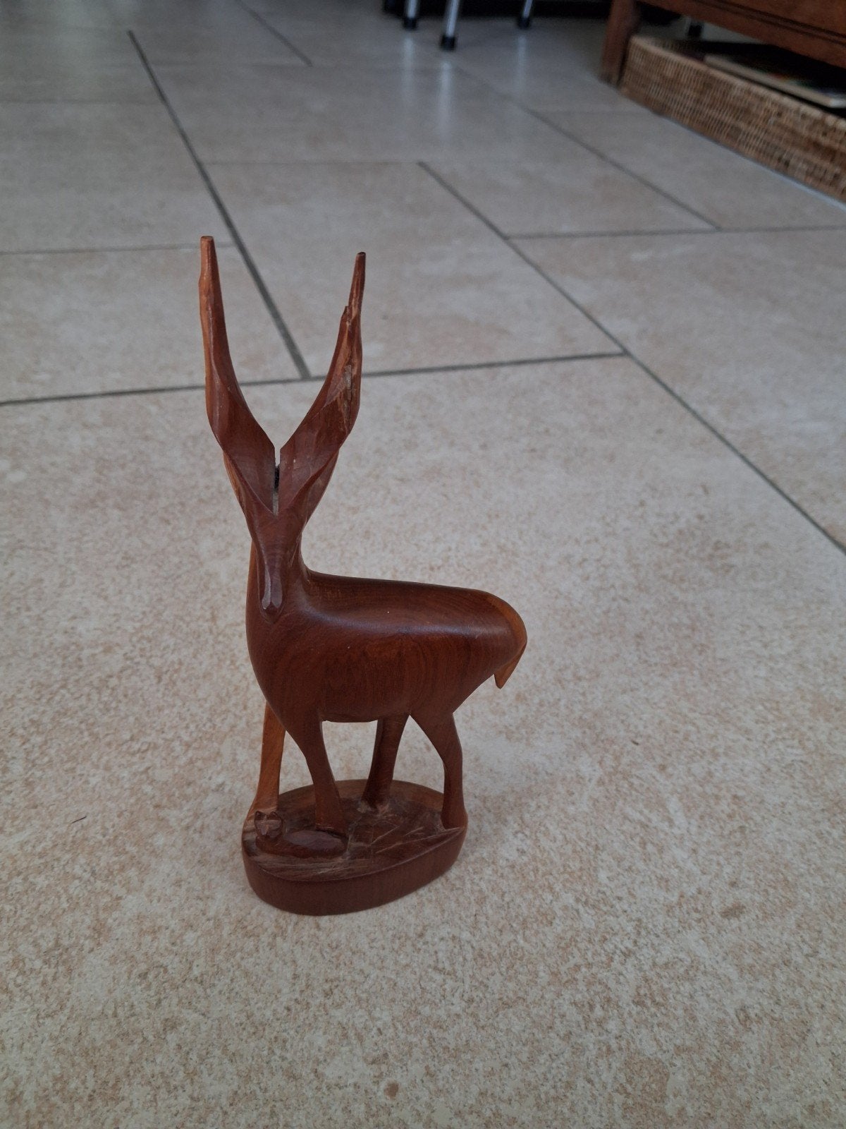 Teakhouten beeldje van een antilope met kalfje, Ophalen of Verzenden, Gebruikt, Dier