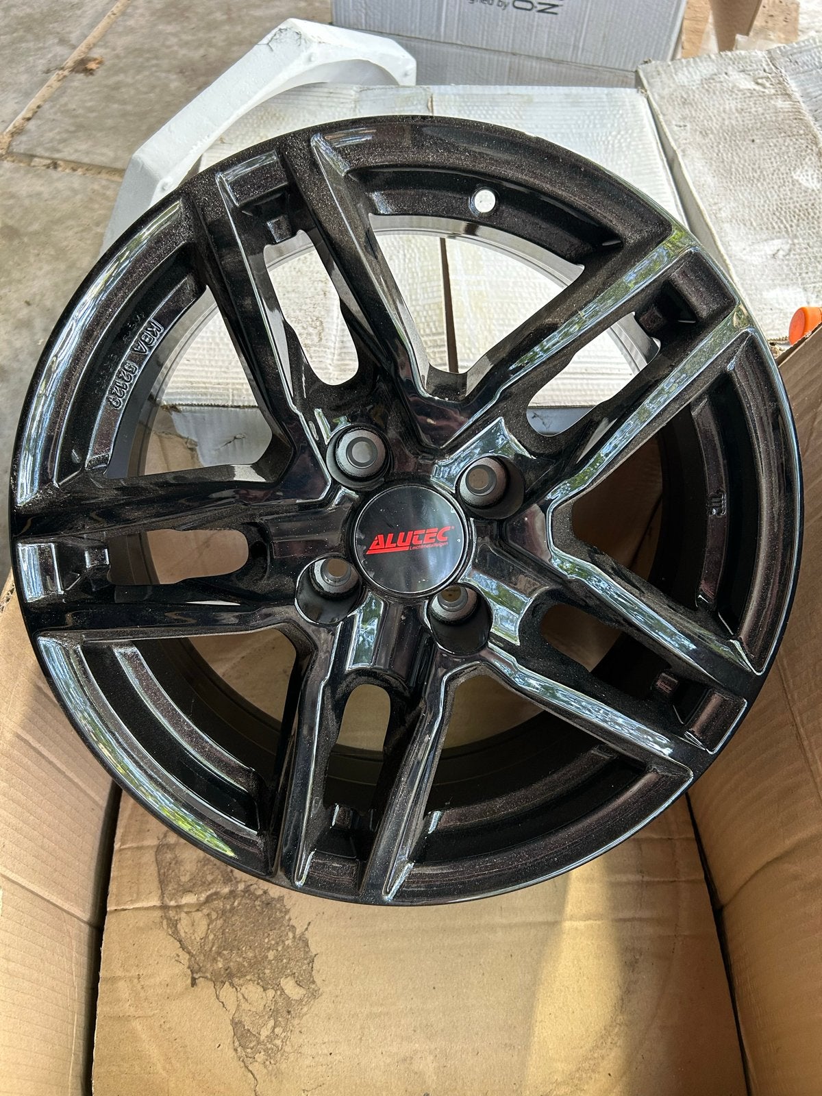 Nieuwe Alutec Ikenu velgen 16 inch, diamant zwart, Ophalen, Velg(en), 16 inch, Nieuw