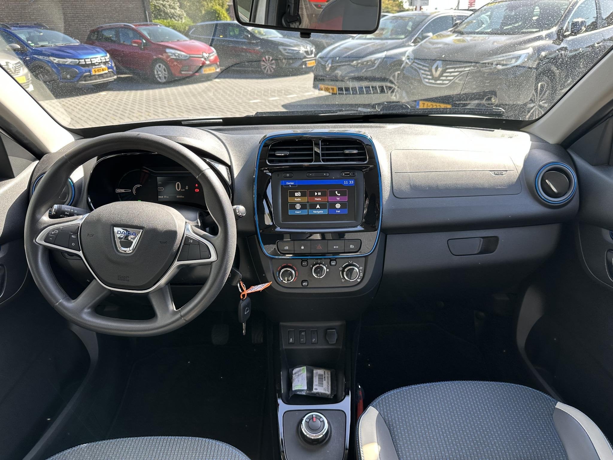 Dacia Spring Comfort Plus (Orange Pack) 27 kWh | CAMERA | PA, Auto's, Gebruikt, Zwart, 38 min, Leder en Stof