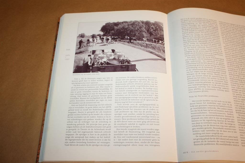 Een aardse geschiedenis. ABTB in Dienst boeren, tuinders, Ophalen of Verzenden, Zo goed als nieuw, Europa