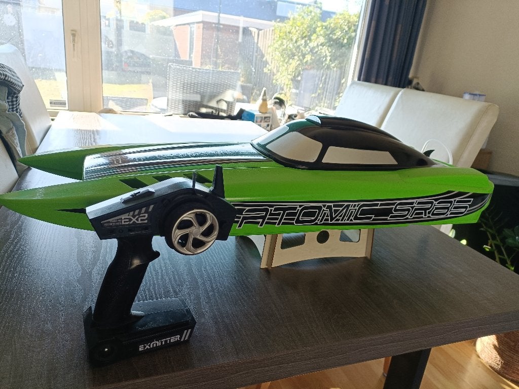 RC Speedboot Atomic SR85 - Met nieuwe accu, 80km bereik, Zo goed als nieuw, Onderdeel, RTR (Ready to Run), Overige schalen