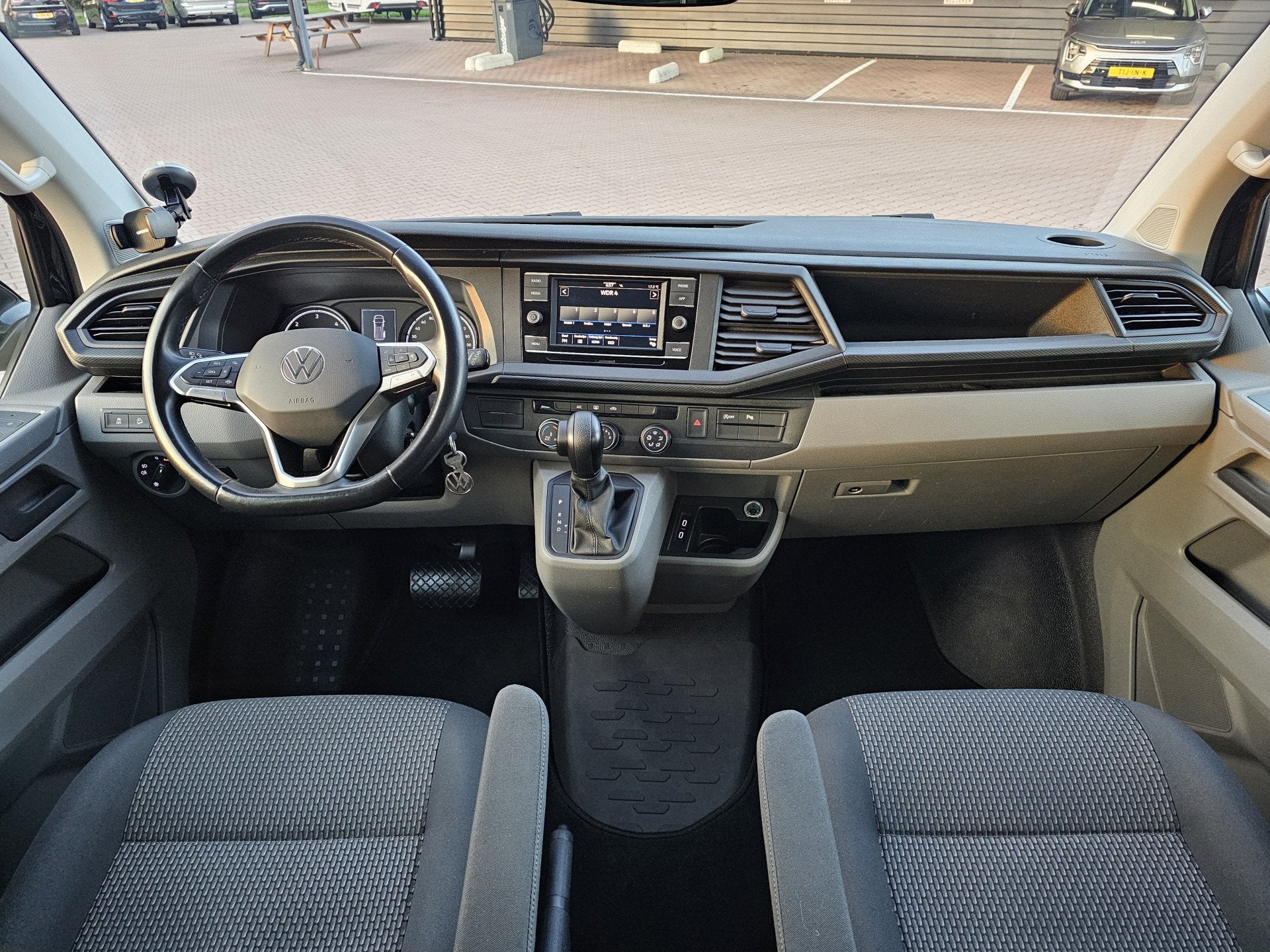Volkswagen Transporter 2.0 TDI 150PK 4MOTION DSG L2H1 Dubbel, Automaat, Stof, Gebruikt, 4 cilinders