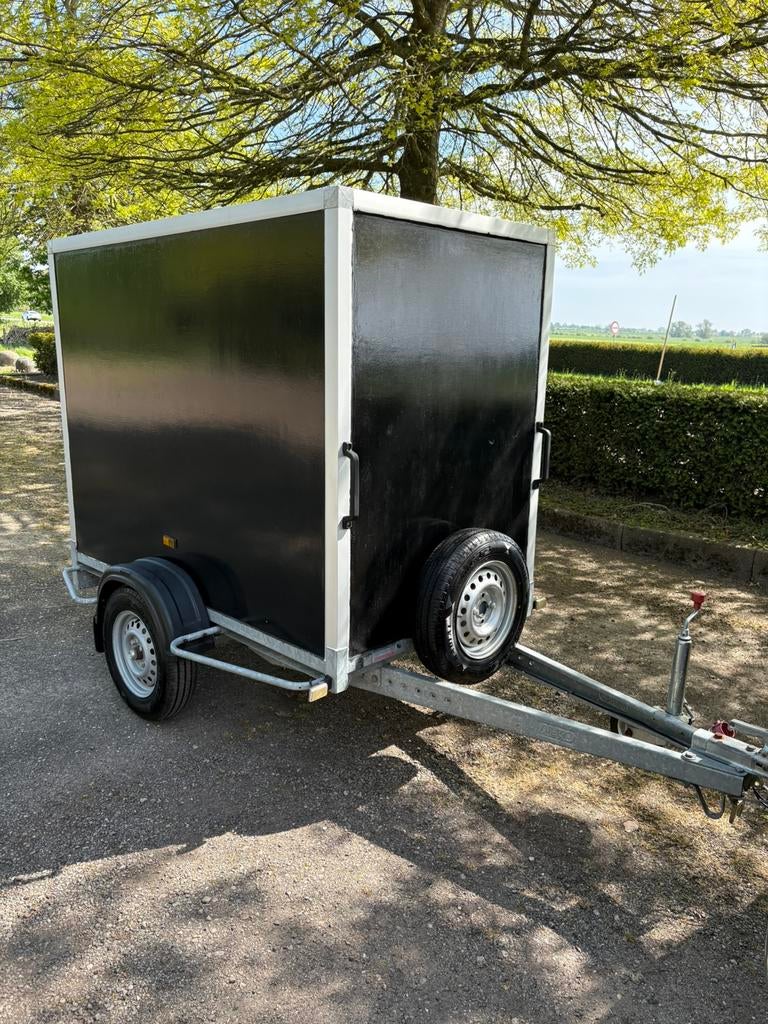 Zeer nette gesloten enkelassige aanhanger., Auto diversen, Aanhangers en Bagagewagens, Ophalen, Gebruikt