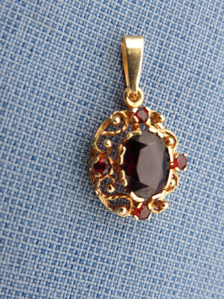 Antiek hangertje met granaat steen in 8 karaat goud, Ophalen of Verzenden, Goud, Hanger