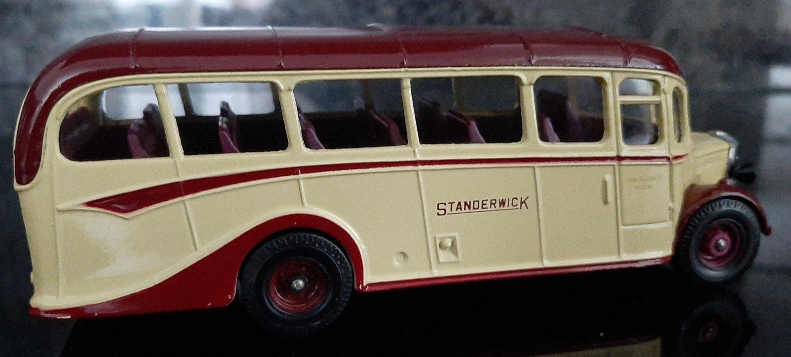 Te koop: Bedford OB Coach 1:50, Hobby en Vrije tijd, Modelauto's | 1:50, Ophalen of Verzenden, Bus of Vrachtwagen, Corgi