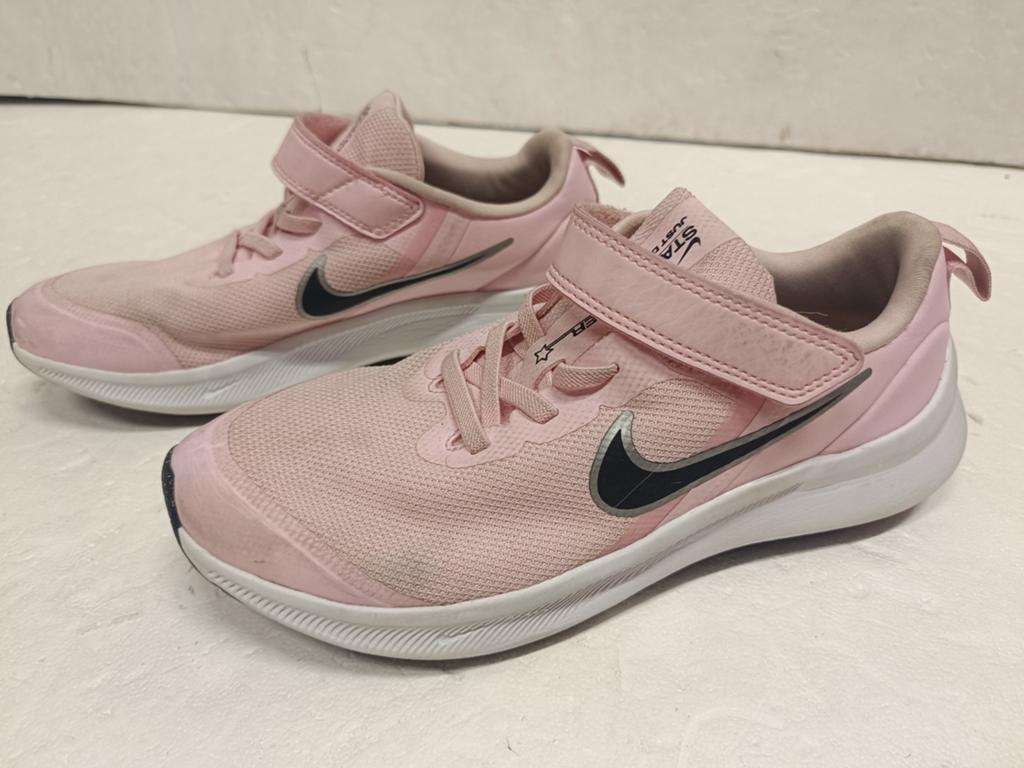 Nike starrunner maat 34 ( 21,5cm) dames sportschoenen, Gebruikt, Ophalen of Verzenden, Hardlopen, Hardloopschoenen