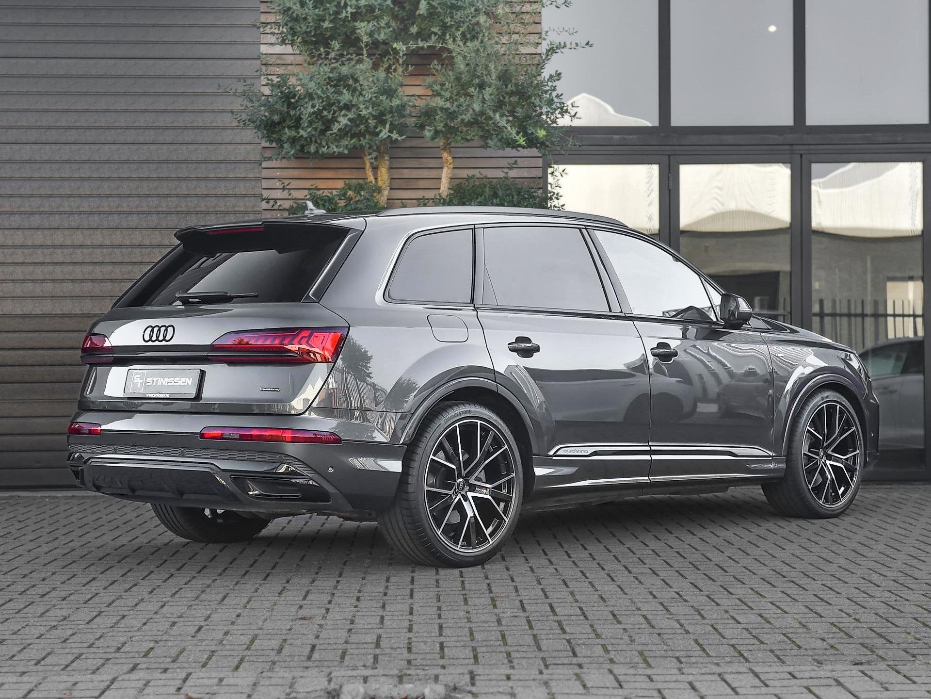 Audi Q7 55 TFSI quattro S Line Ex BTW/ BPM Panoramadak ACC L, Auto's, Gebruikt, 2995 cc, 340 pk, Bedrijf