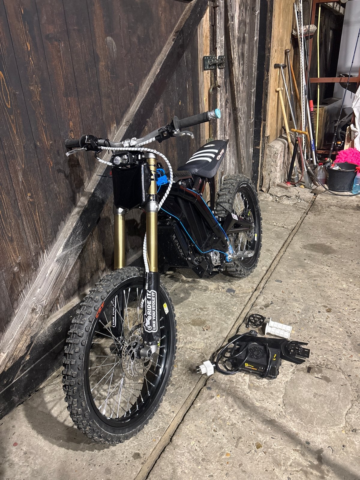 Surron Light Bee X 2025 - Zo goed als nieuw, Fietsen en Brommers, Ophalen of Verzenden, Zo goed als nieuw, Overige merken