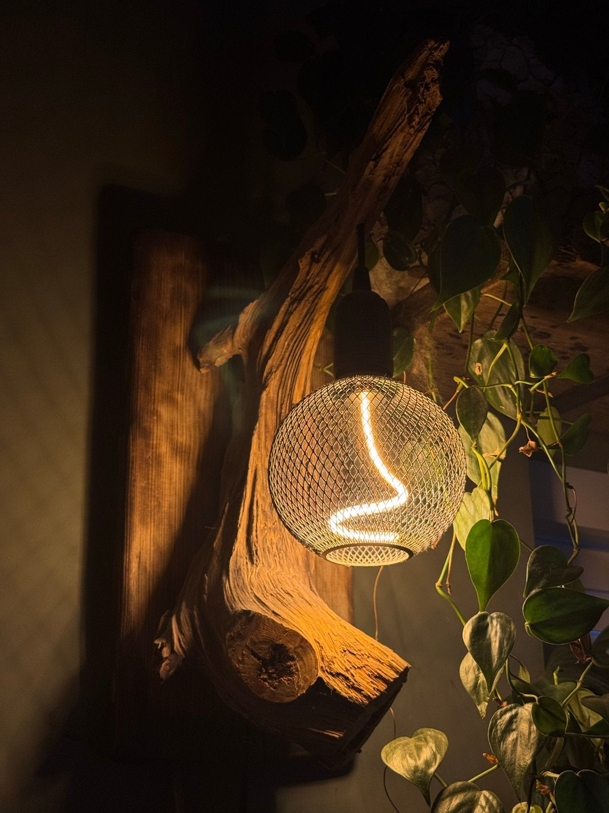 Unieke handgemaakte wandlamp van drijfhout, Bruin, Zo goed als nieuw, Overige merken, Inclusief lichtbron