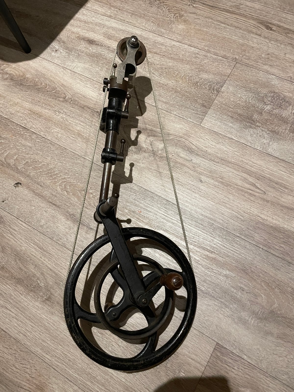 Antieke hand draaibank met vliegwiel(klok makers)gereedschap, Ophalen