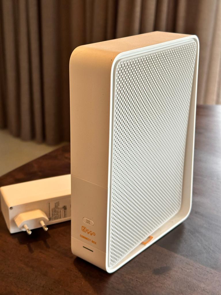 Ziggo Connect Box Router met modem, Computers en Software, Routers en Modems, Ophalen of Verzenden, Zo goed als nieuw, Router met modem