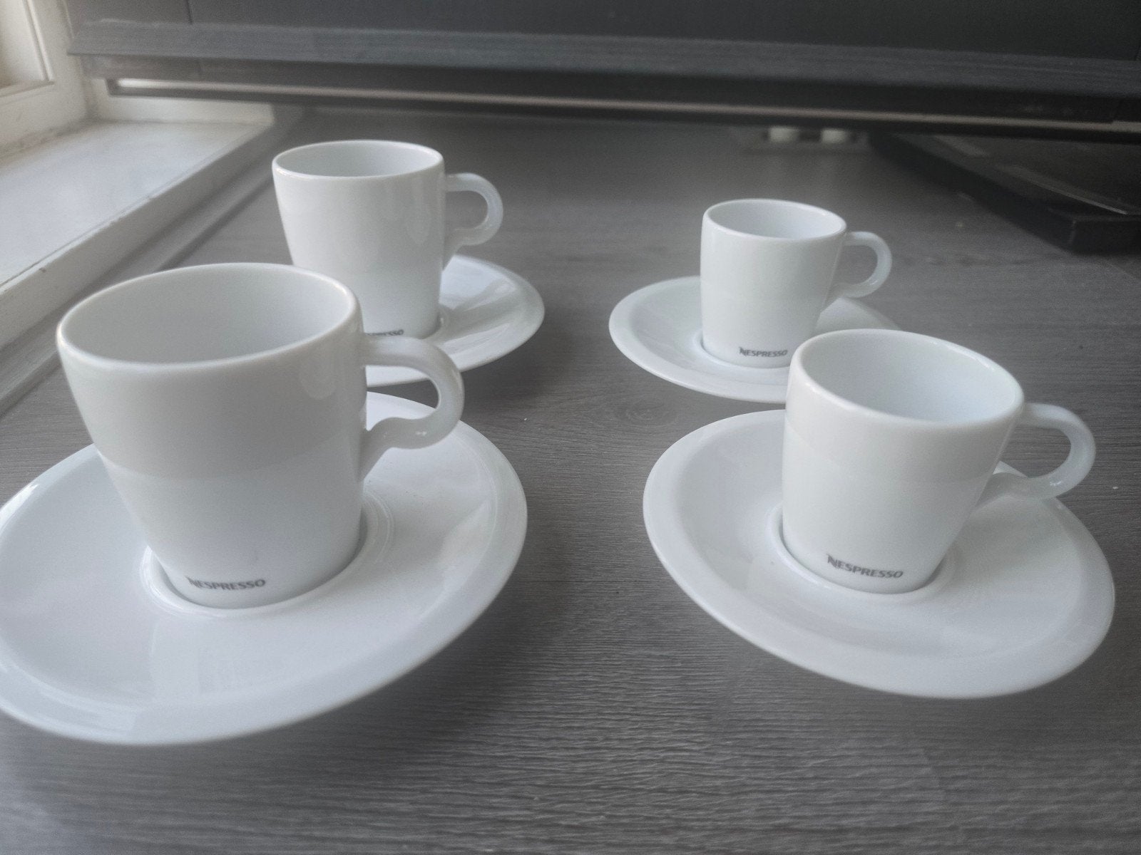Nespresso espresso en lungo kop en schotel set, Ophalen, Zo goed als nieuw, Porselein, Kop en/of schotel