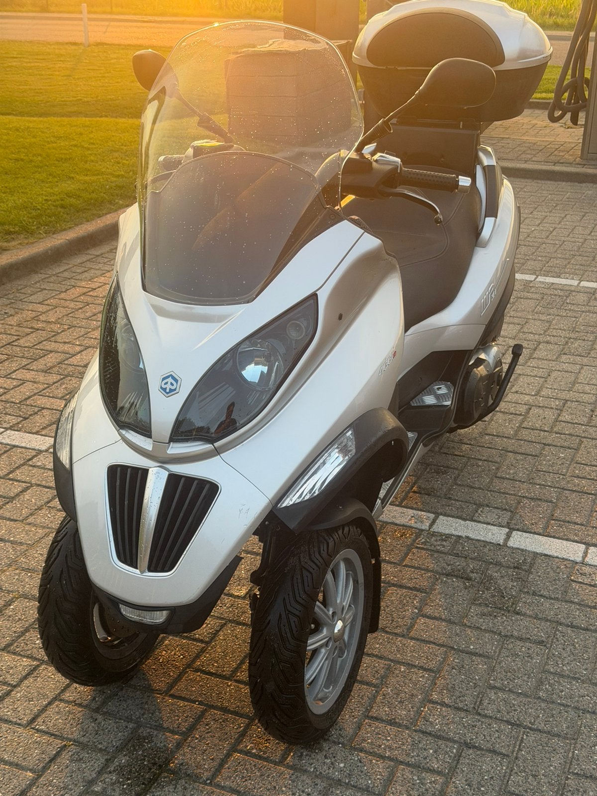 Piaggio mp3 400cc LT, Bedrijf, Scooter