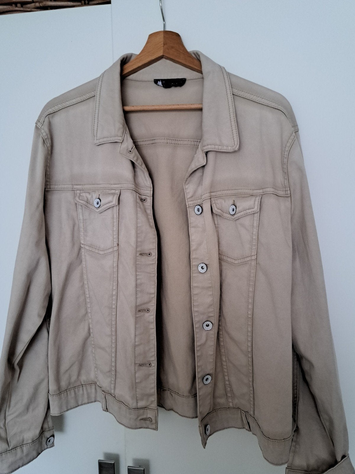 Beige spijkerjack van Elvira, Beige, Maat 42/44 (L), Ophalen of Verzenden, Zo goed als nieuw