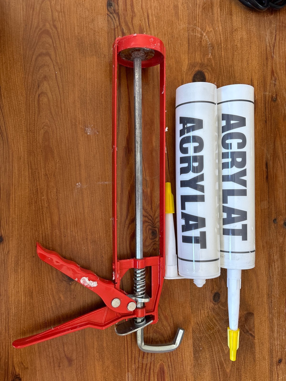Kitspuit met acrylaatkit, Doe-het-zelf en Verbouw, Gereedschap | Handgereedschap, Ophalen, Gebruikt, Kitspuit