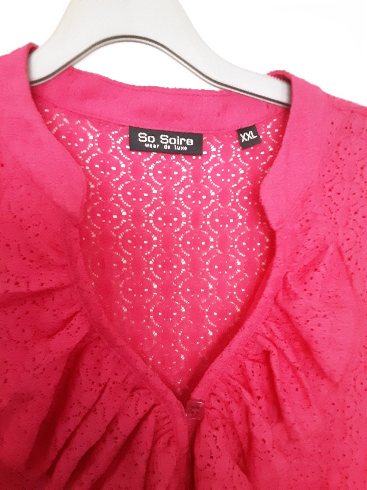 Mooie kanten blouse met froesels
Kleur hard roze
Maat XXL (4, Kleding | Dames, So soire, Maat 46/48 (XL) of groter, Ophalen of Verzenden