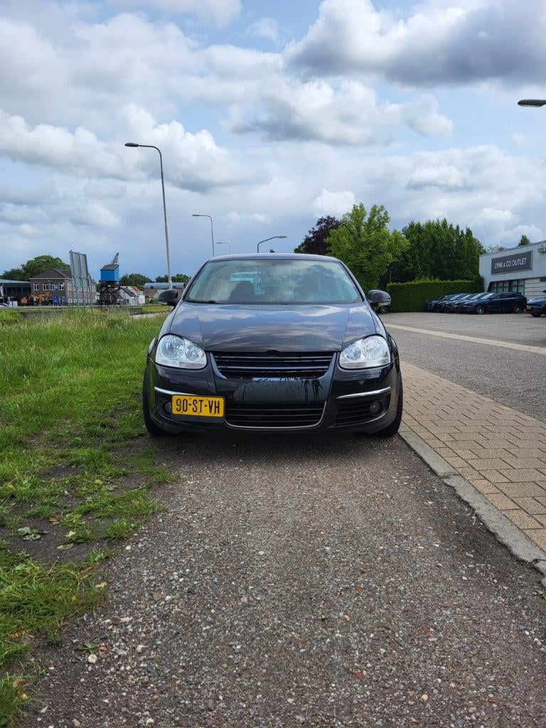 Volkswagen Jetta 2.0 FSI 110KW 2006 Zwart, Auto's, 4 cilinders, 1984 cc, Zwart, Origineel Nederlands