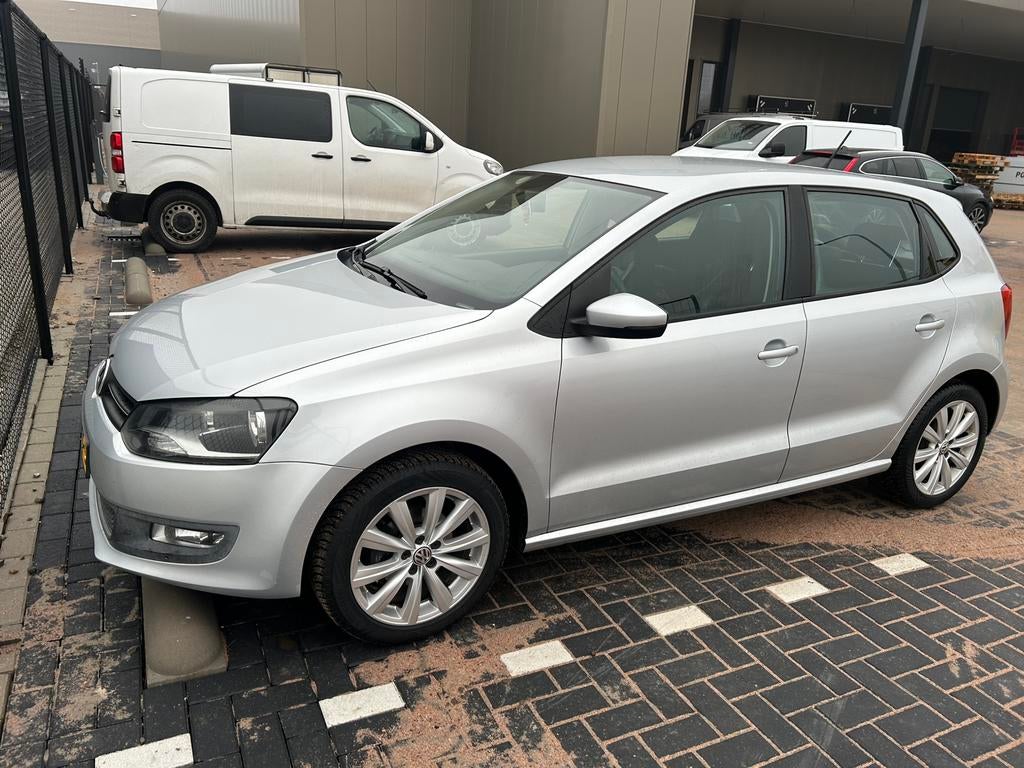 Volkswagen Polo 1.4 16V FSI 63KW 2011 Grijs, Auto's, Voorwielaandrijving, 970 kg, 40 €/maand, 4 cilinders