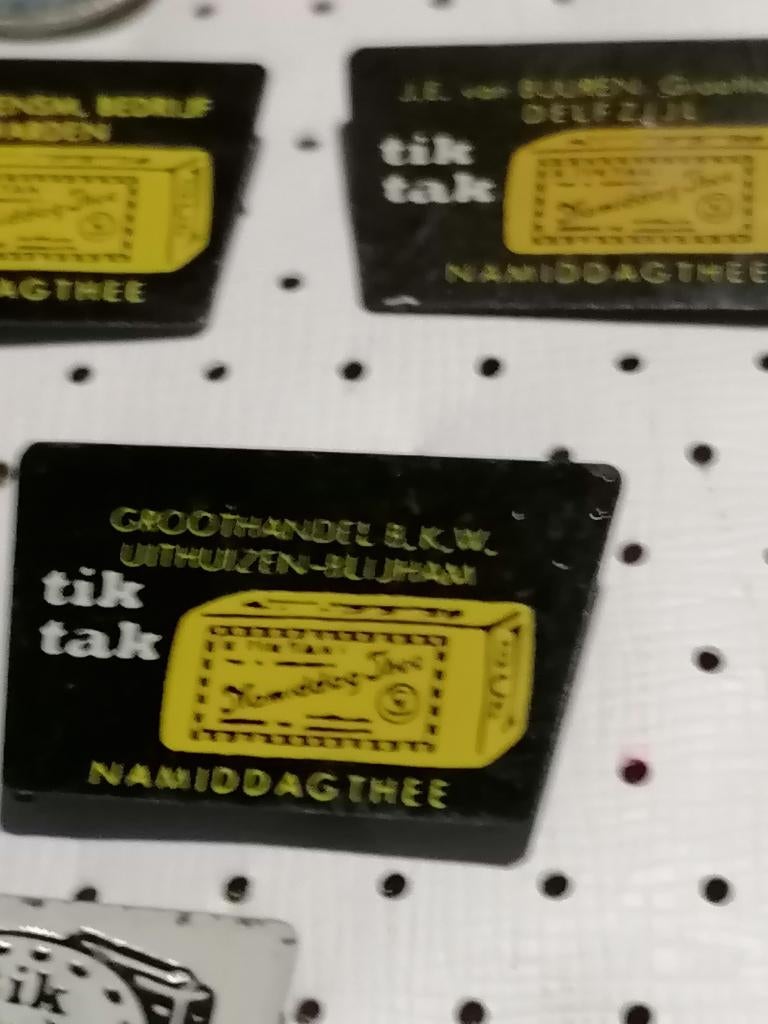 SPELD TIK TAK  GROOTHANDEL  B K W  UITHUIZEN /BLIJHAM, Ophalen of Verzenden, Gebruikt, Overige onderwerpen, Speldje of Pin