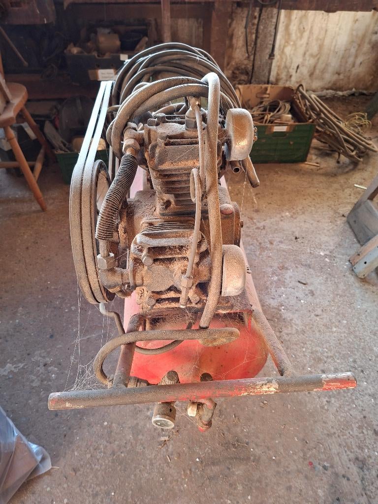 Compressor, Doe-het-zelf en Verbouw, Compressors, 100 liter of meer, Ophalen, Gebruikt, Minder dan 200 liter/min