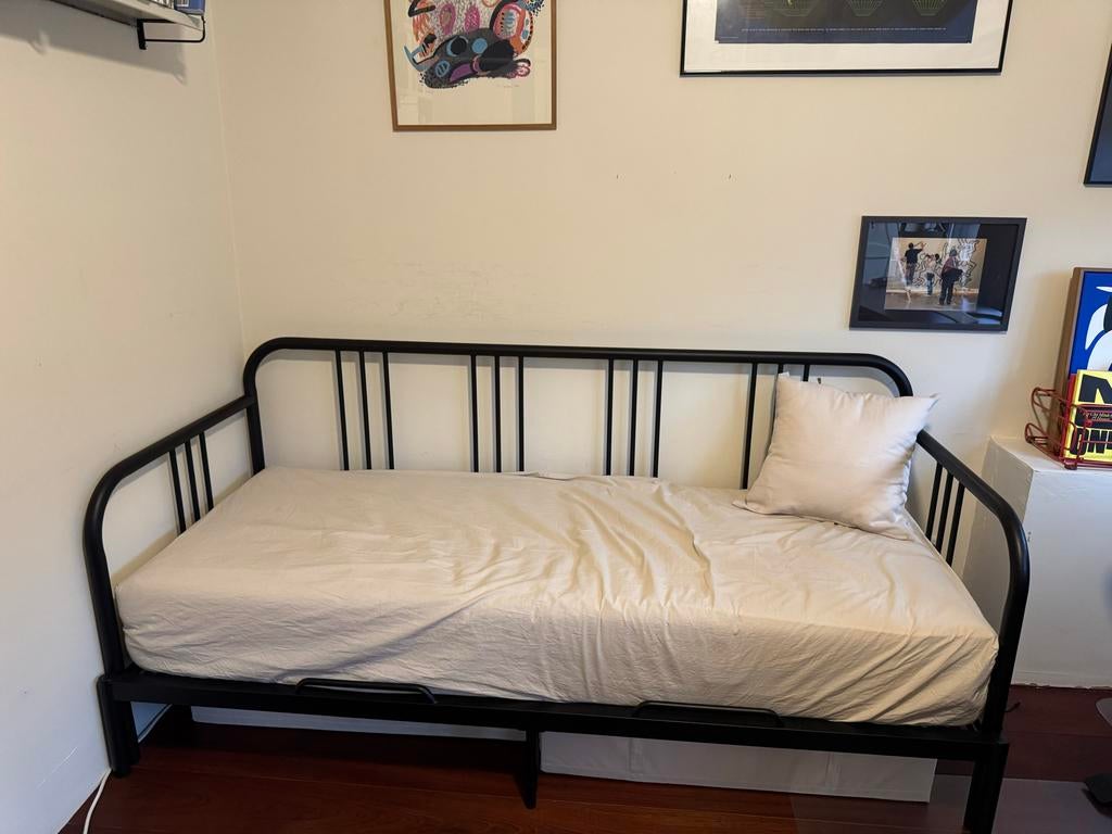 IKEA FYRESDAL Slaapbank + 2 Matrassen (Zo Goed Als Nieuw), Ophalen, Verstelbaar, Zwart, Tweepersoons