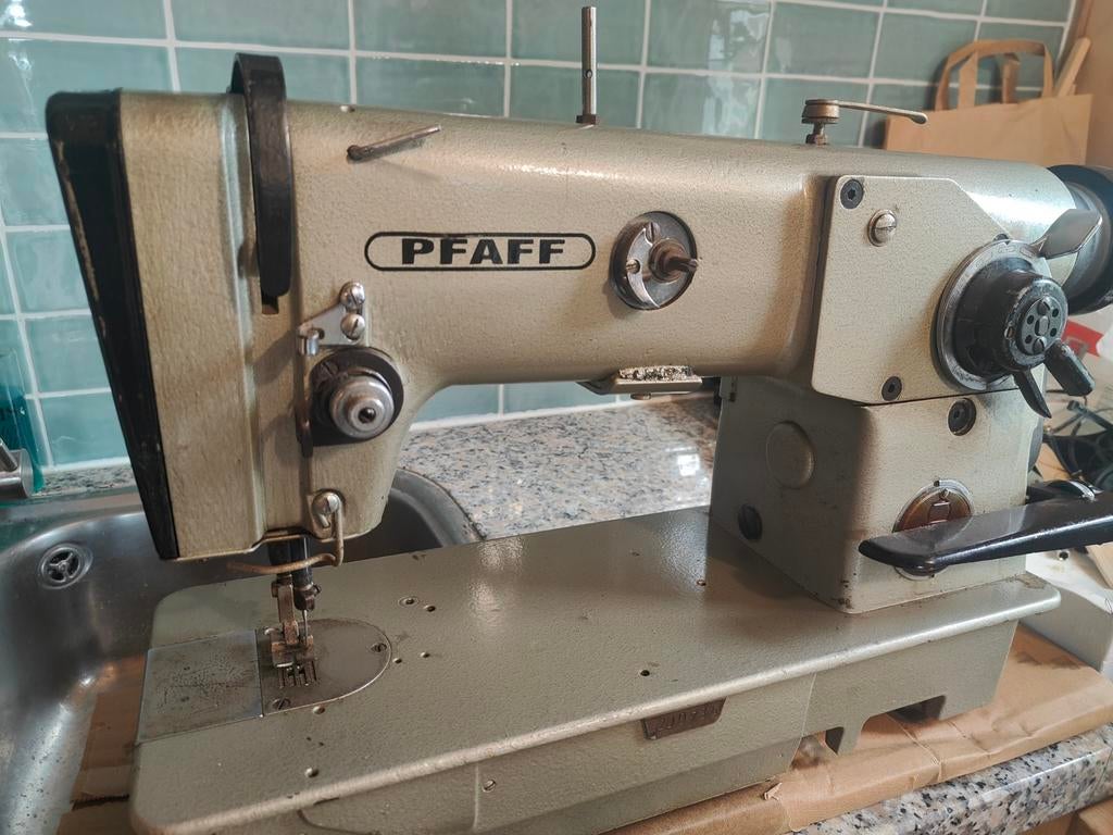 Pfaff 438-6 BS Naaimachine - Onderhoud nodig, Ophalen, Naaimachine, Industrieel, Gebruikt