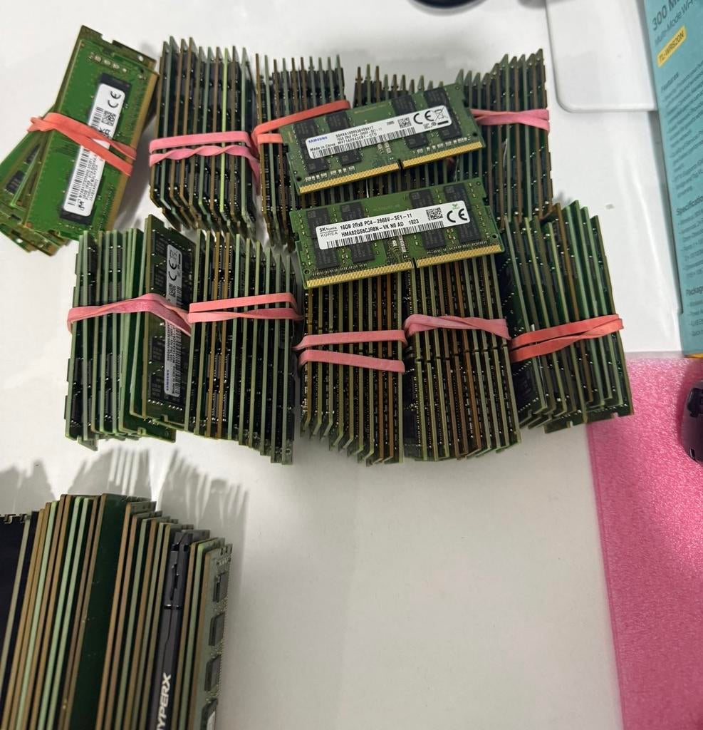 Gezocht: Partijen DDR4 Laptop & Server RAM, Computers en Software, RAM geheugen, Gebruikt, DDR4, 8 GB, Ophalen of Verzenden
