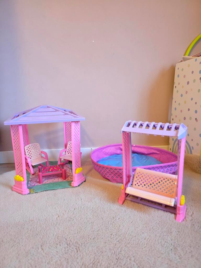 Barbie tuinset, zwembad, schommelbank, tuinsetje en gazebo, Ophalen of Verzenden, Toebehoren