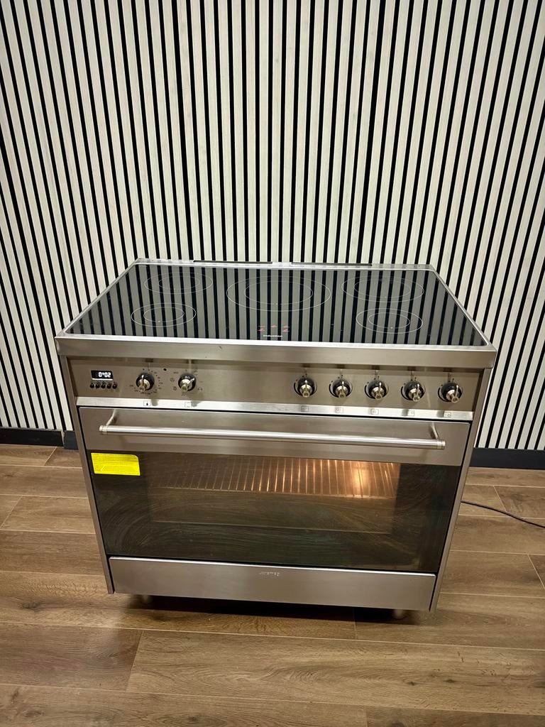 Luxe Fornuis Smeg Inductie RVS met 5 zones 90 cm, Fornello Esperta, Ophalen of Verzenden, Zo goed als nieuw, Energieklasse A of zuiniger
