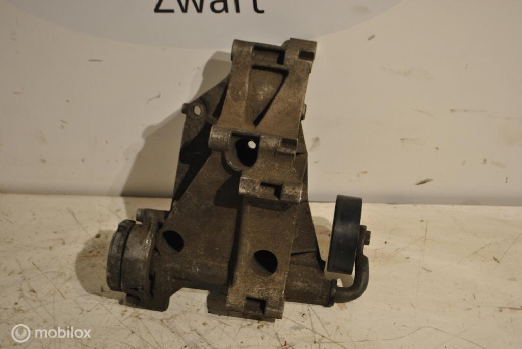 Dynamo steun abf Vw Golf III • ('91-'97) 037903143G, Gebruikt, Volkswagen, Ophalen of Verzenden, Volkswagen