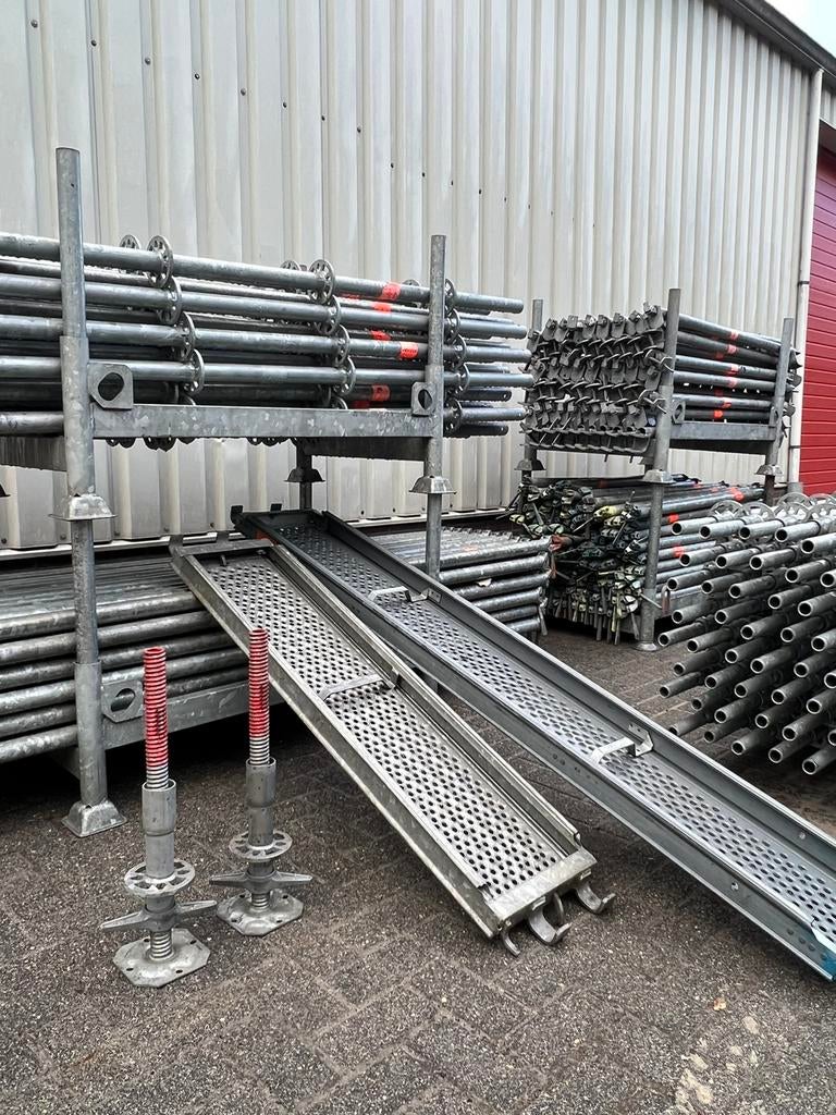 Gevel steiger Layher - Verhuur, Zo goed als nieuw, Gevelsteiger